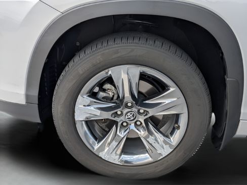 Used 2018 Toyota Highlander Limited Platinum AWD/4WD image 35