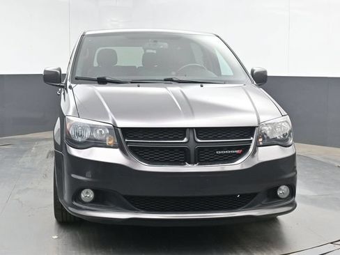 Used 2016 Dodge Grand Caravan SXT FWD image 3