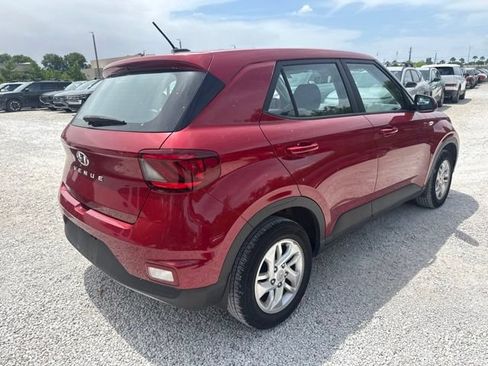 Used 2023 Hyundai Venue SE FWD image 6