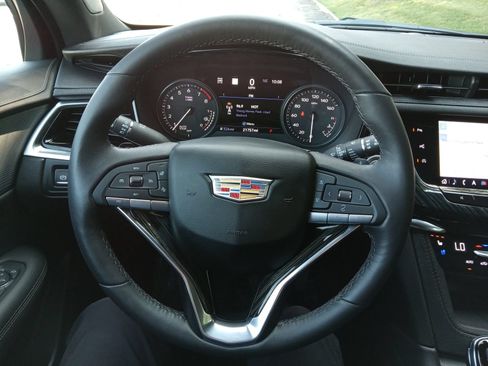 Certified 2023 Cadillac XT6 Premium Luxury w/ Technology Package AWD/4WD image 14