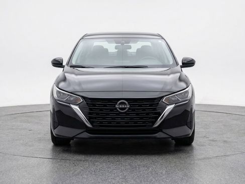 Used 2025 Nissan Sentra SV FWD image 2