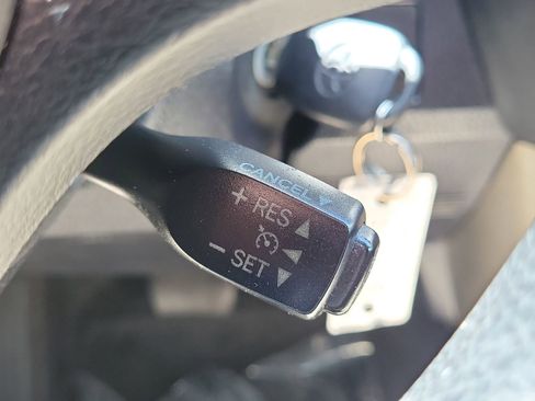 Used 2015 Toyota RAV4 XLE FWD image 21