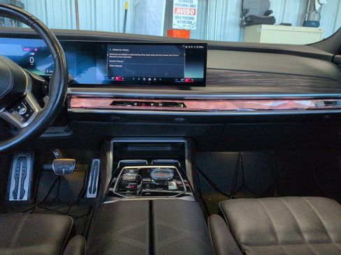 Used 2023 BMW 740i RWD image 15