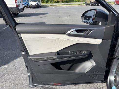 New 2026 Volkswagen Taos SEL AWD/4WD image 9