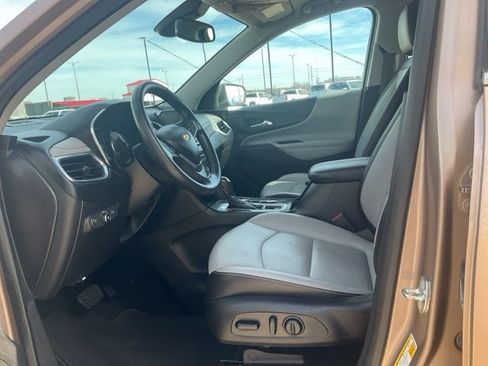 Used 2018 Chevrolet Equinox Premier image 2