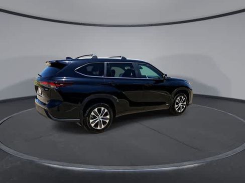 Certified 2026 Toyota Highlander XLE AWD/4WD image 8