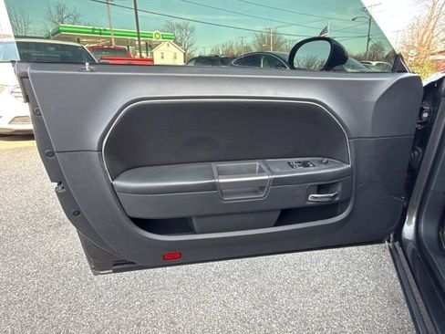 Used 2013 Dodge Challenger R/T image 9