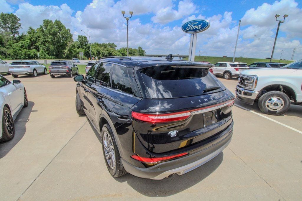 Used 2025 Lincoln Corsair FWD w/ Equipment Group 101A image 4