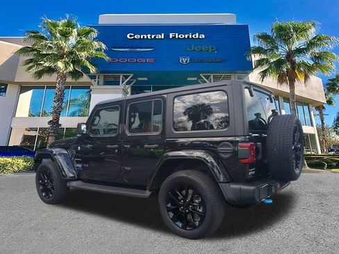 Used 2023 Jeep Wrangler Unlimited Sahara AWD/4WD image 7