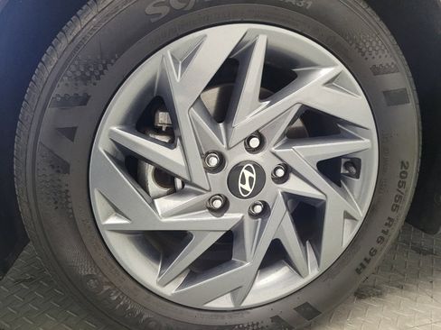 Used 2024 Hyundai Elantra SEL FWD image 31