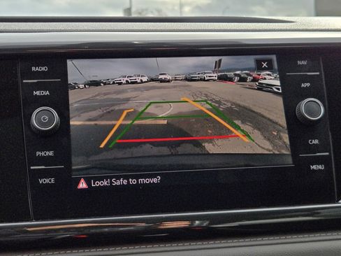 Used 2022 Volkswagen Taos SEL image 25