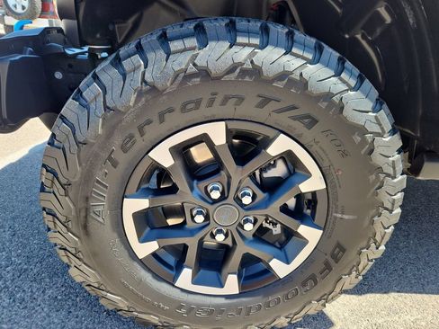 Certified 2025 Jeep Wrangler Unlimited Rubicon 4xe w/ Convenience Group AWD/4WD image 16