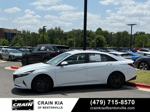 Used 2023 Hyundai Elantra SEL FWD image 4
