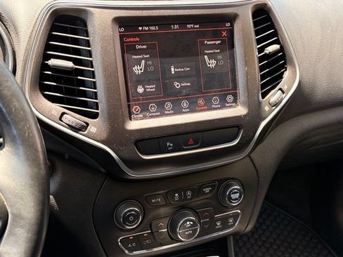 Used 2019 Jeep Cherokee Trailhawk w/ Cold Weather Group AWD/4WD image 16