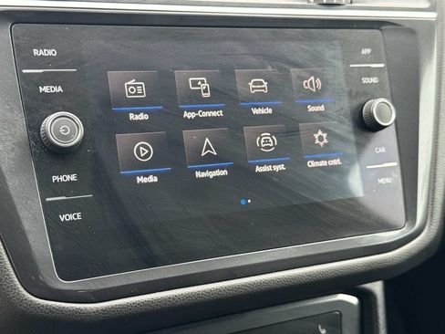 Used 2024 Volkswagen Tiguan SE FWD image 4