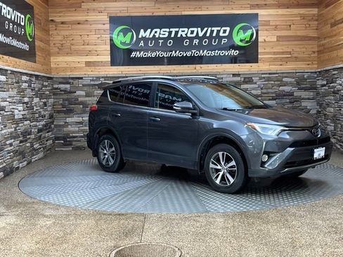 Used 2018 Toyota RAV4 XLE AWD/4WD image 17