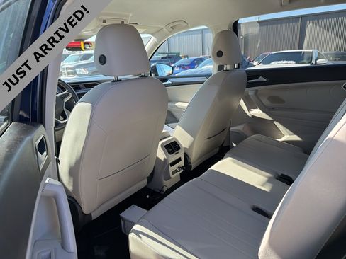 Used 2022 Volkswagen Tiguan SE image 9