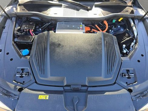 Certified 2024 Audi Q8 e-tron Premium image 35