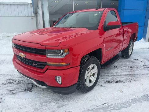 Used 2018 Chevrolet Silverado 1500 LT w/ LT Convenience Package image 3