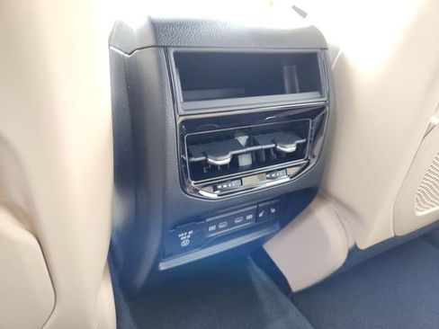 New 2026 Jeep Grand Cherokee Limited w/ Luxury Tech Group II AWD/4WD image 10