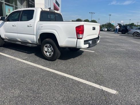 Used 2016 Toyota Tacoma SR RWD image 2