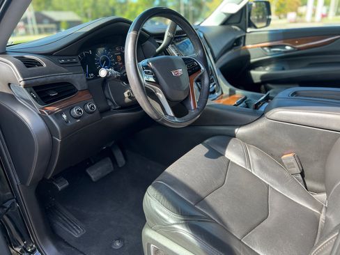 Used 2018 Cadillac Escalade Luxury image 16