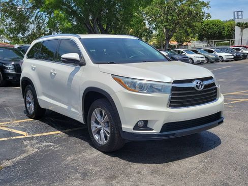 Used 2015 Toyota Highlander XLE FWD image 3