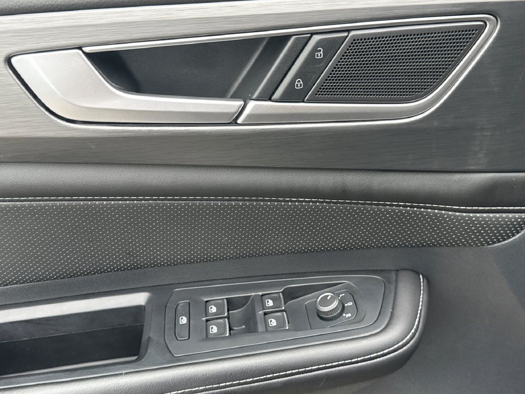 Used 2024 Volkswagen Atlas Cross Sport SE FWD image 15