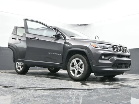 Used 2024 Jeep Compass Latitude image 67