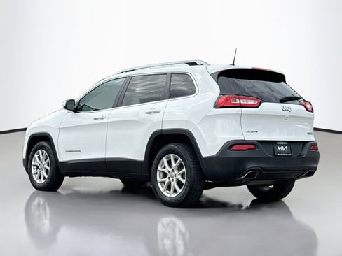 Used 2016 Jeep Cherokee Latitude w/ Cold Weather Group AWD/4WD image 5