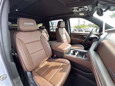 New 2026 Chevrolet Tahoe High Country w/ Sun And Tow Package AWD/4WD image 9