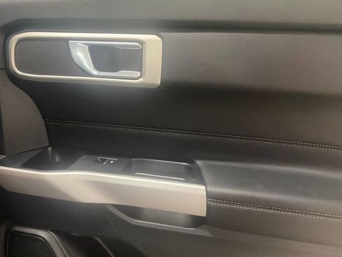 Used 2023 Ford Explorer XLT image 23