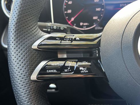 Used 2025 Mercedes-Benz GLC 350e 4MATIC image 24