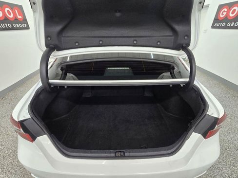 Used 2021 Toyota Camry SE FWD image 18