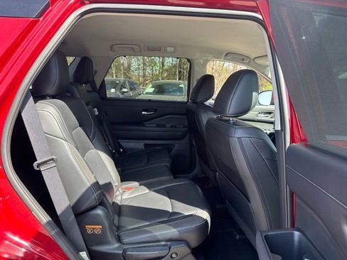 Used 2024 Nissan Pathfinder SL AWD/4WD image 24