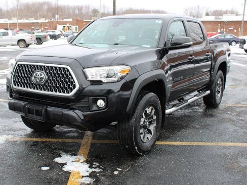 Used 2019 Toyota Tacoma TRD Off-Road image 2