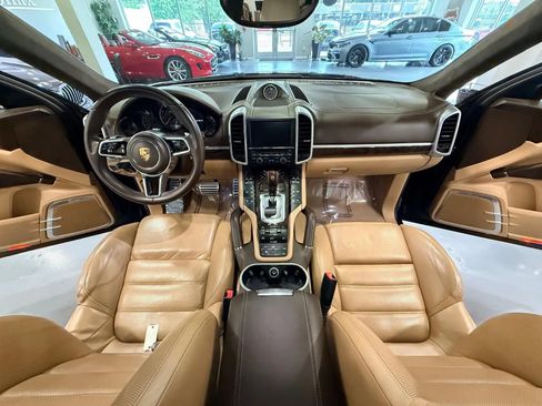 Used 2015 Porsche Cayenne Turbo w/ Premium Package AWD/4WD image 23