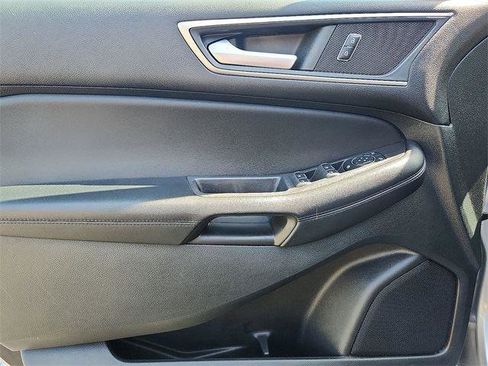 Used 2023 Ford Edge SEL image 11