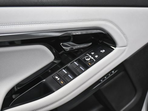 Used 2022 Land Rover Range Rover Evoque SE image 10