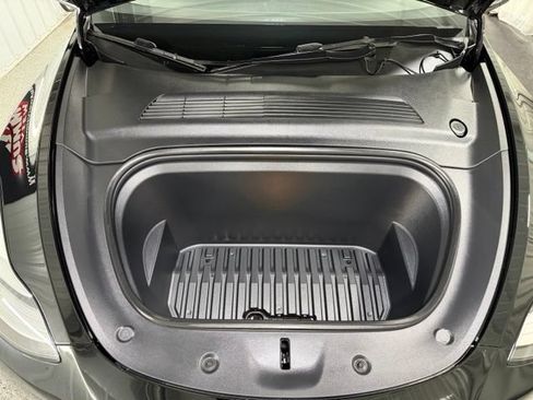 Used 2021 Tesla Model Y Long Range AWD/4WD image 24
