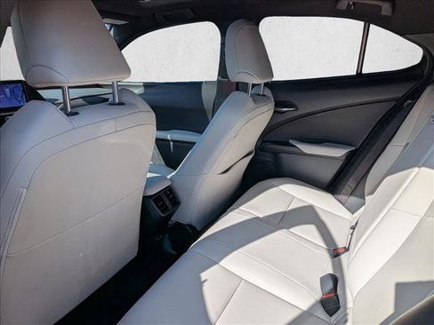 Used 2024 Lexus UX 250h FWD image 18