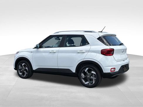 Used 2025 Hyundai Venue SEL FWD image 5