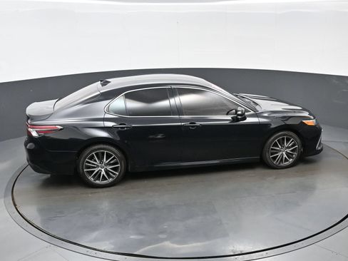 Used 2022 Toyota Camry XLE FWD image 39