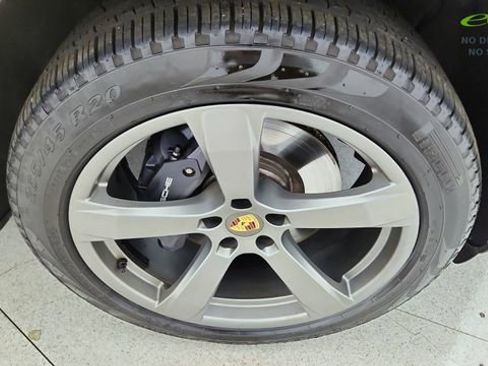 Used 2024 Porsche Macan AWD/4WD image 56