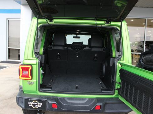 Used 2018 Jeep Wrangler Unlimited Sahara AWD/4WD image 14