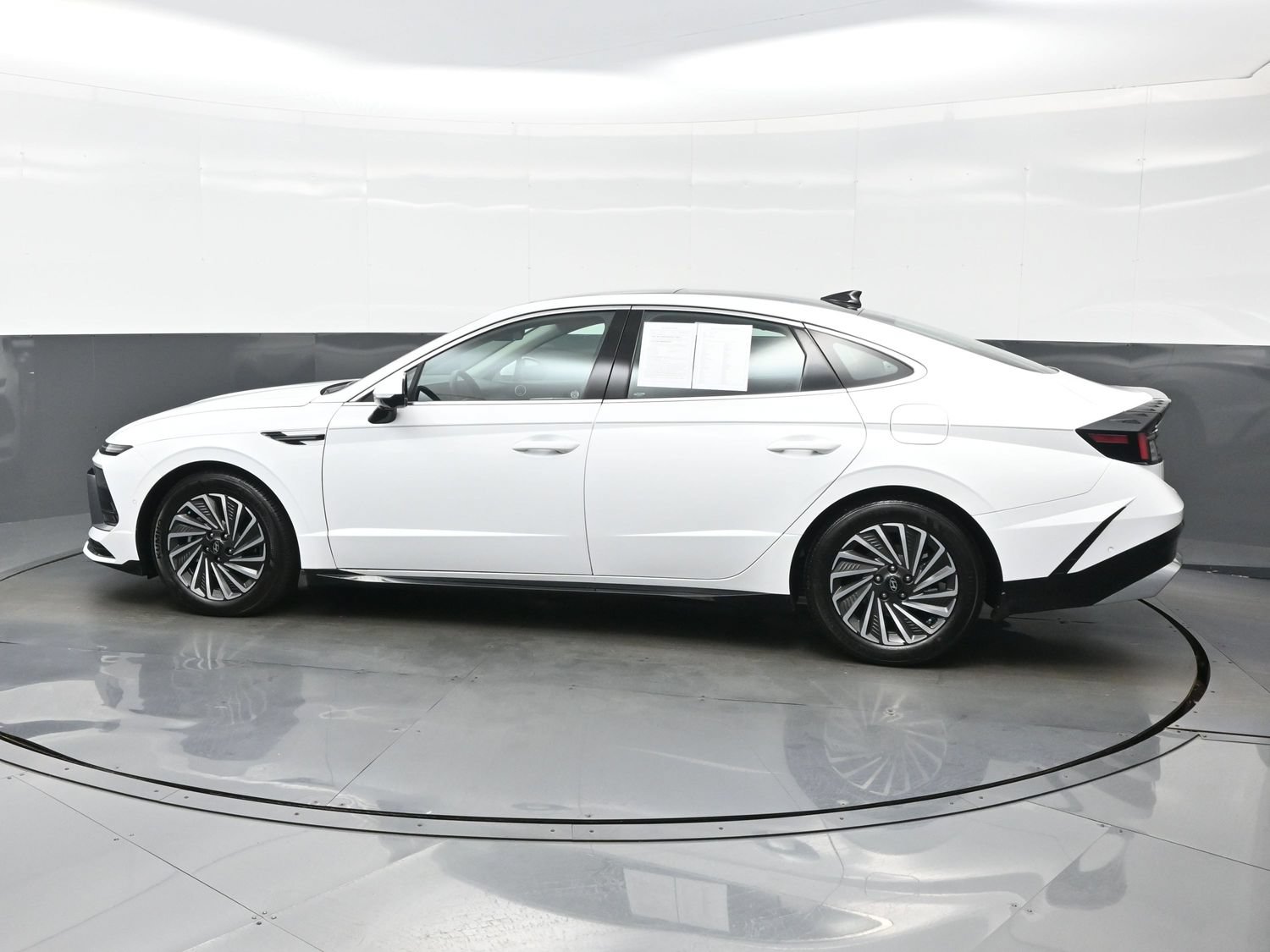 Certified 2026 Hyundai Sonata Limited FWD image 3