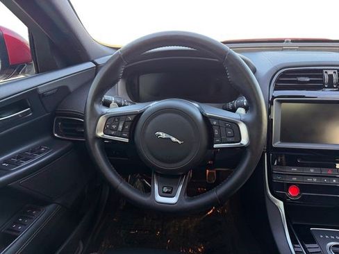 Used 2018 Jaguar XE S RWD image 13
