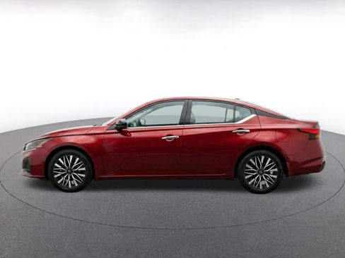 Used 2025 Nissan Altima 2.5 SV FWD image 4