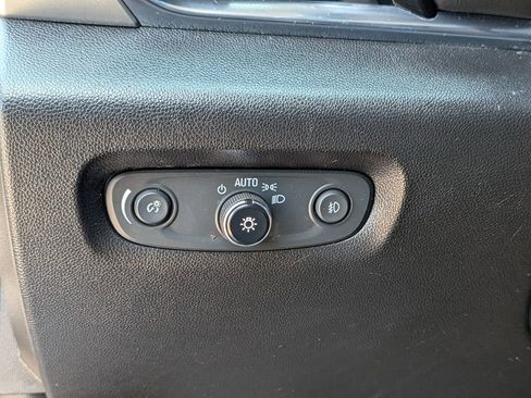 Used 2018 Chevrolet Traverse LT FWD image 17
