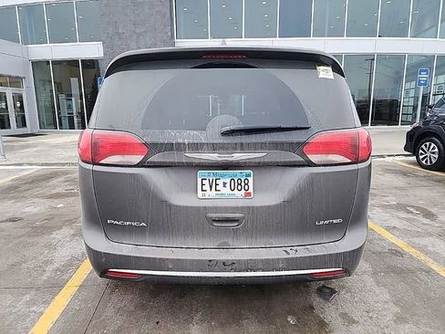 Used 2020 Chrysler Pacifica Limited w/ Tire & Wheel Group image 15